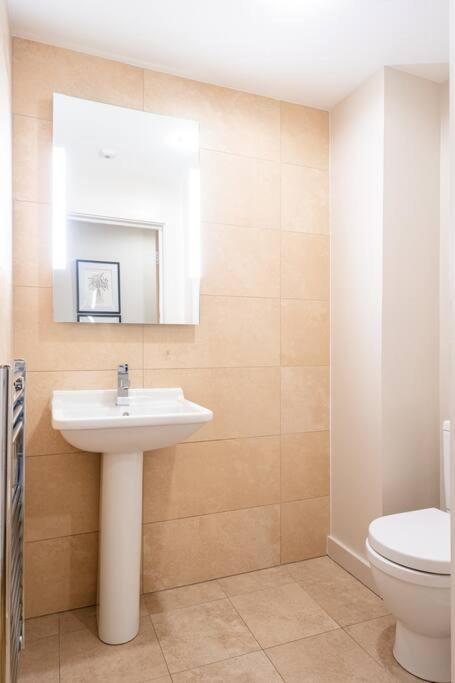 Stunning 2 Bedroom Apartment In Converted Chapel Бат Экстерьер фото
