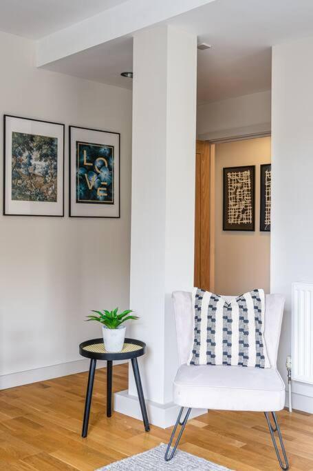 Stunning 2 Bedroom Apartment In Converted Chapel Бат Экстерьер фото