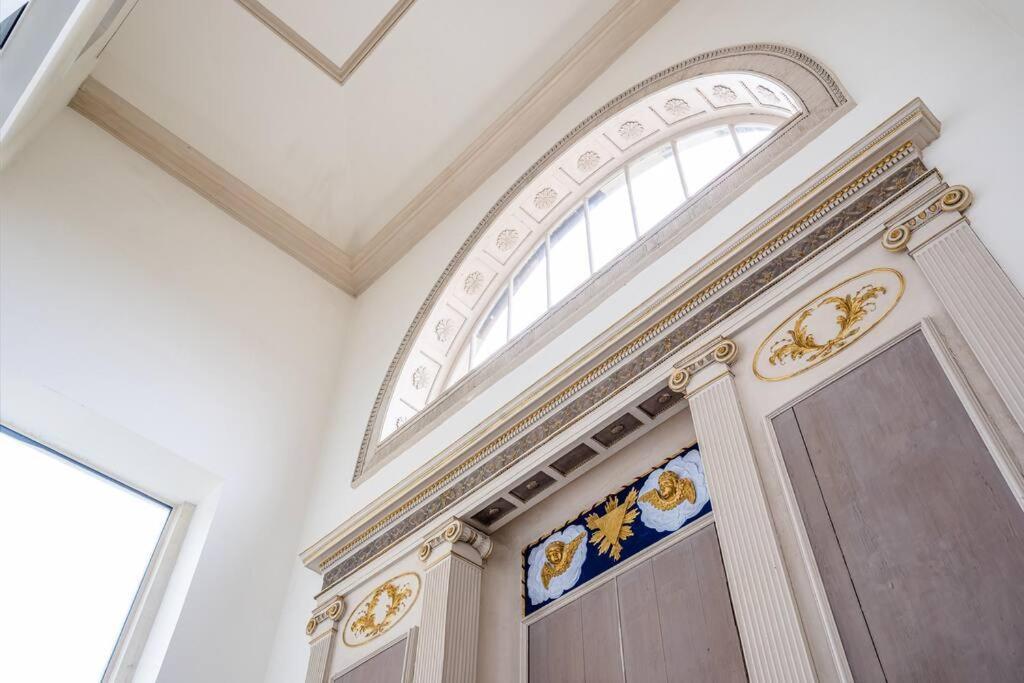 Stunning 2 Bedroom Apartment In Converted Chapel Бат Экстерьер фото